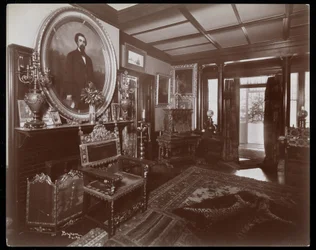 Een kamer in de Westmoreland Davis residentie in Tuxedo Park, New York, 1899